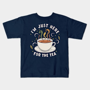 I'm just here for the tea Kids T-Shirt